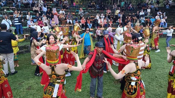 Libur Lebaran di Banyuwangi, Wisatawan Dibuat Takjub dengan Pameran Seni Sendratari Meras Gandrung – Tribunjatim.com