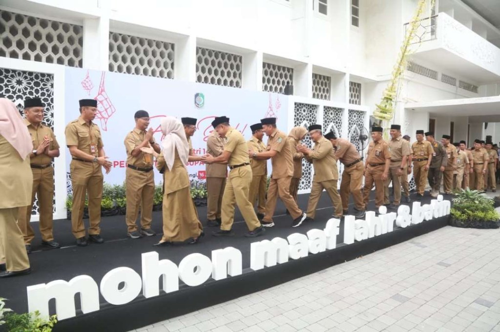 Bupati Banyuwangi Minta Nilai Positif Ramadan Dibawa Dalam Kerja