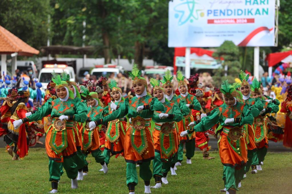 Hari Pendidikan Nasional, Pemkab Banyuwangi Tampilkan Kreativitas Pelajar Mulai Karya Ilmiah Hingga Kreasi Seni