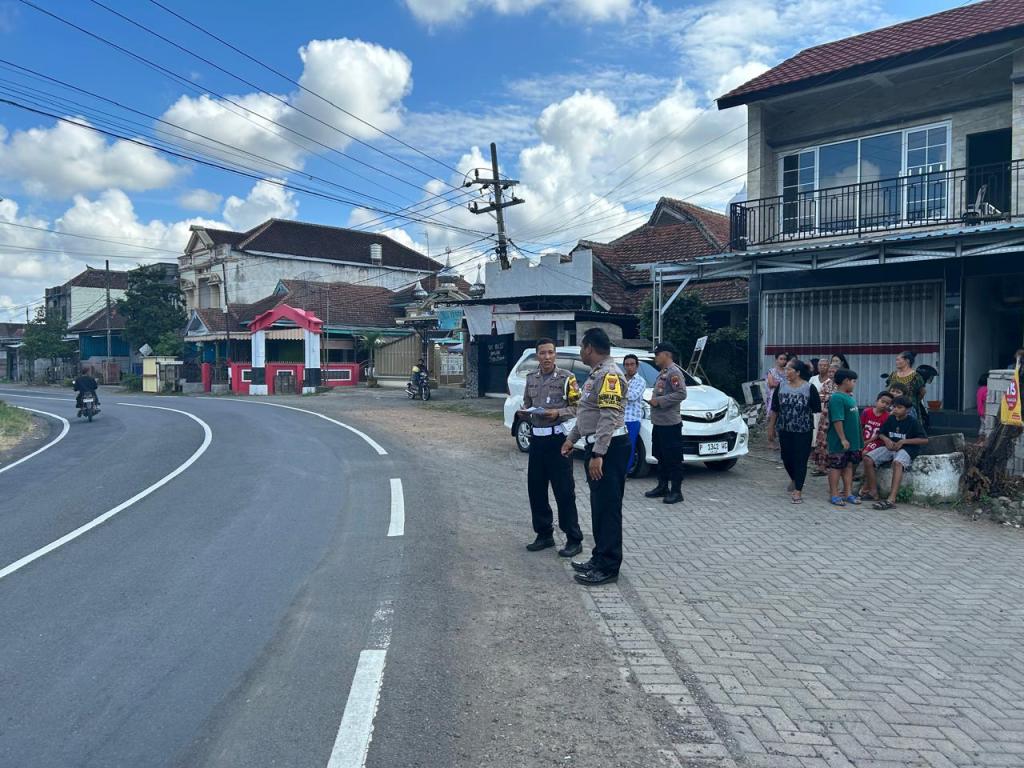 Tumpahan Oli Berceceran di Jalan di Kecamatan Srono, Kecelakaan Beruntun Tak dapat&nbsp;Dihindarkan