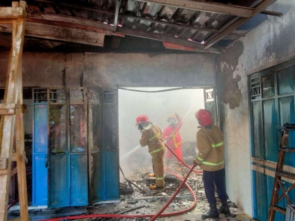 Salon Kecantikan di Banyuwangi Terbakar, Ratusan Juta&nbsp;Hangus