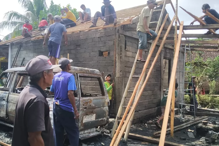 Regulator Tabung Gas Bocor, Rumah Juragan Kerupuk di Desa Karangdoro Banyuwangi Habis Terbakar: Satu Mobil Toyota Kijang Hangus