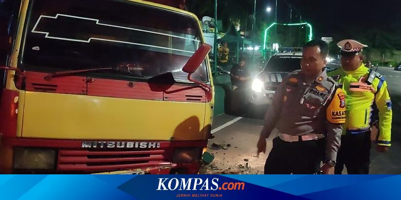 Truk Tabrak Pagar Masjid Ikon Kabupaten Banyuwangi, Diduga Sopir&nbsp;Mabuk