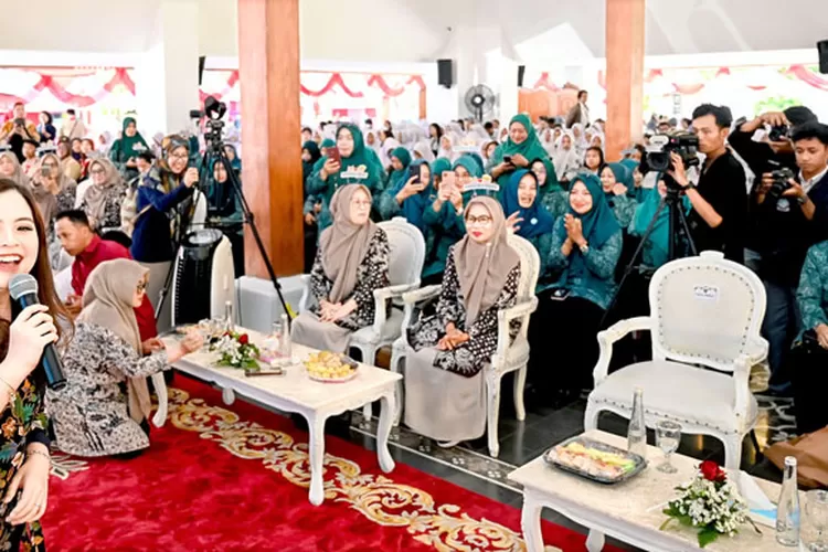 Festival Posyandu Kreatif Banyuwangi, Bincang Sehat Bareng Tasya Kamila dan dr&nbsp;Ningz