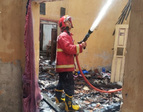 Kebakaran Hebat Akibat Listrik Konslet, Kerugian Capai 100 Juta&nbsp;Rupiah