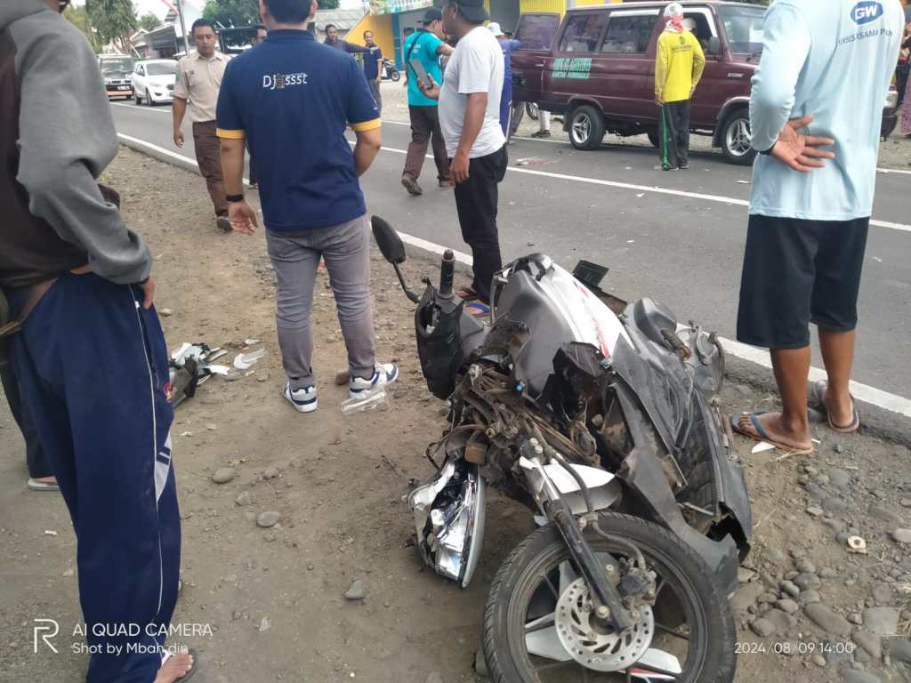 Tabrakan Beruntun di Depan SMPK Katolik Purwoharjo, Satu Pelajar SMP Luka&nbsp;Parah