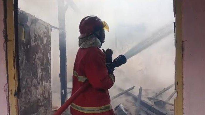 Kondisi Kosong, Rumah Warga di Banyuwangi Ludes Terbakar, Segini Kerugiannya –&nbsp;Tribunjatim.com