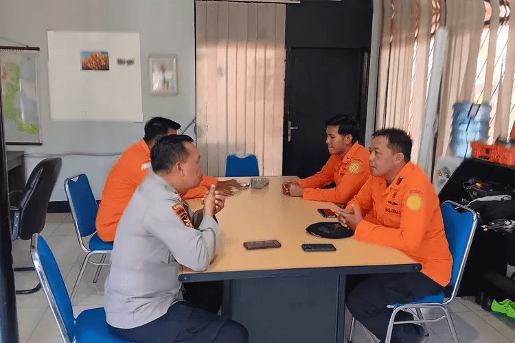 Basarnas Banyuwangi Kesulitan Mencari 4 ABK Kapal Nelayan Sumber Risqi: TKP 50 Km dari Perairan TN Alas&nbsp;Purwo