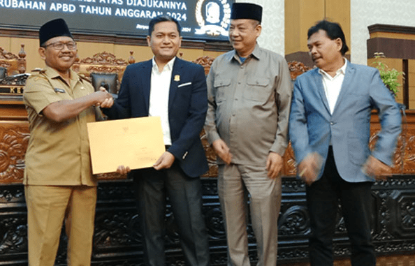 Jawaban Eksekutif setelah Menerima Pandangan dari Seluruh Fraksi DPRD Banyuwangi Terkait Perubahan anggaran&nbsp;APBD