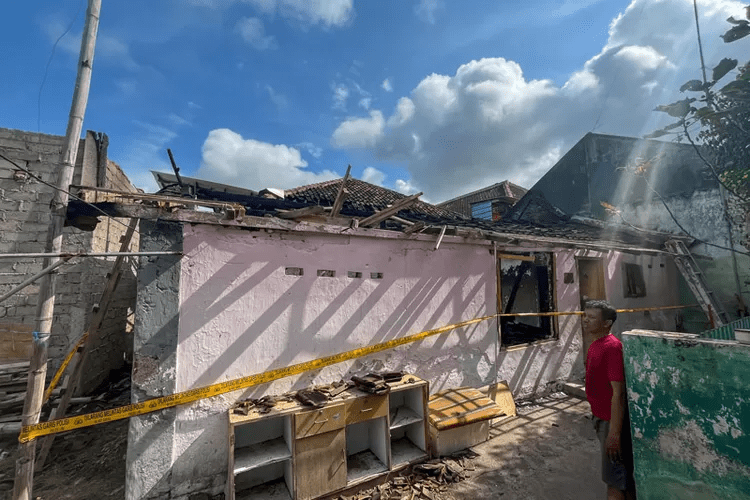 Cerita Korban Kebakaran di Panderejo Banyuwangi: Jerit Tangis Murid TK saat Api Melahap Rumah, Anak-Anak TK Panik, Yanto Numpang&nbsp;Sementara