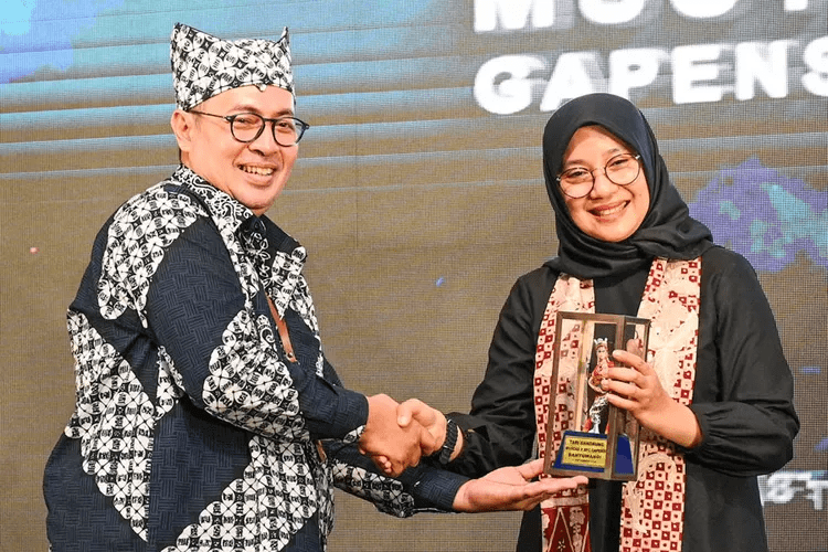 Rohman Akbar Kembali Pimpin Gapensi Banyuwangi, Bupati Ipuk Ingatkan Update&nbsp;Teknologi