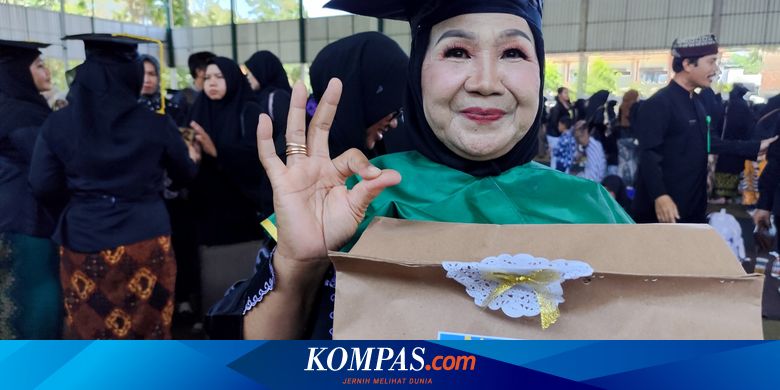 Nenek 69 Tahun Bangga Diwisuda di Sekolah Orangtua Hebat, Belajar “Parenting” untuk&nbsp;Cucu
