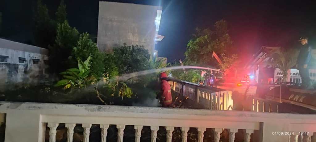 Kebakaran Landa Pemukiman Padat di Tamanbaru, Banyuwangi, Warga&nbsp;Berhamburan