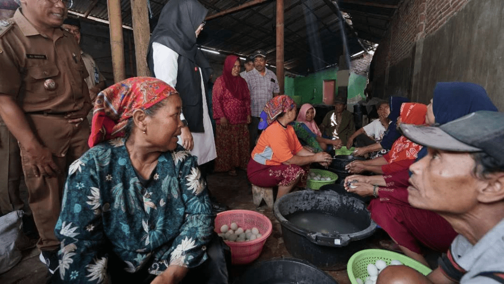 Ngantor di Desa, Bupati Banyuwangi Apresiasi Usaha Warga Berdayakan&nbsp;Lansia